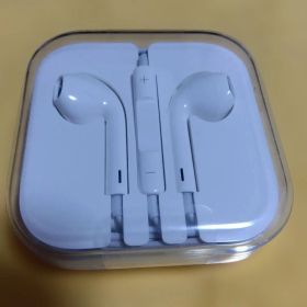Apple EarPods with Remote and Micケース付き