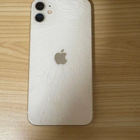 動作OK iPhone 11 128GB 背面割れあり