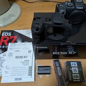 美品 キヤノン EOS R7 ボディ おまけ付き