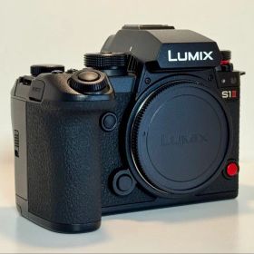 新型モデル LUMIX S1II カメラ（5年間保証付き） ほぼ新品！手40万