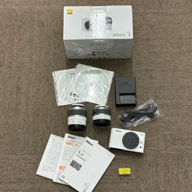 【美品】ミラーレス一眼カメラ ニコン Nikon 1 J1 Wズームレンズ 純正
