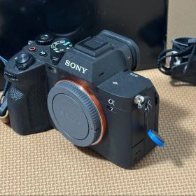 美品 SONY ILCE-7M4 ミラーレス一眼 本体 A74 A7M4 α74