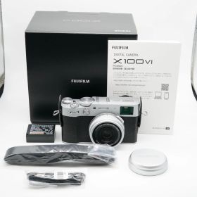新品級 フジフイルム FUJIFILM X100VI シルバー 日英二言語モデル シャッター回数900回以下！あると嬉しい元箱・取説・付属品完備付！