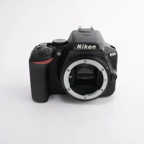 【中古】 (ニコン) Nikon D5500 ボディ ブラック【中古カメラ デジタル一眼】 ランク：B