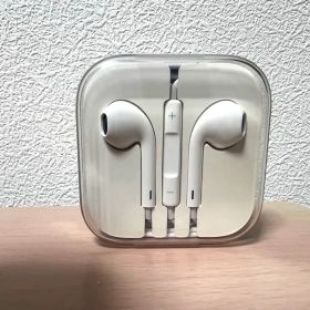 【新品未使用】Apple EarPods ホワイト ケース付き 有線イヤフォン