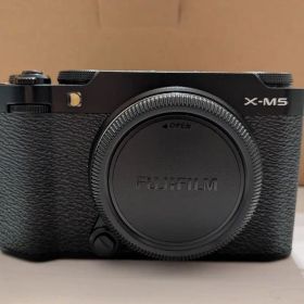X-M5 FUJIFLIM ブラック ボディ 保証書付き レンズ無し