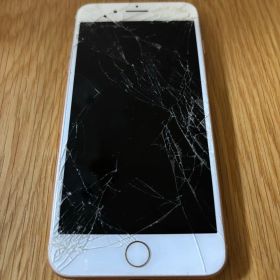 【ジャンク】iPhone 8 Plus 256GB ゴールド 画面割れ 動作品