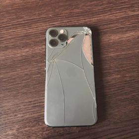 【一周回ってオシャレ】iPhone 11 Pro ミッドナイトグリーン 背面割れ