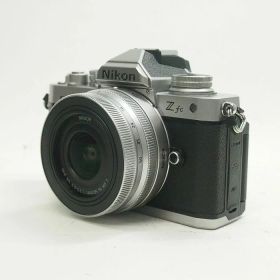 【中古】 (ニコン) Nikon Zfc+Z DX16-50/3.5-6.3VR シルバー【中古カメラ デジタル一眼】 ランク：B
