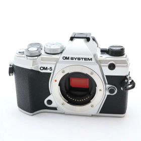 【中古】 《美品》 OM SYSTEM OM-5 ボディ シルバー 【メイン基板部品交換/各部点検済】 [ デジタルカメラ ]