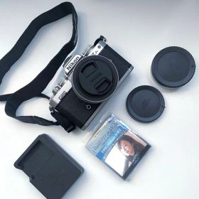 箱有Nikon Zfc ミラーレスカメラ本体と付属品