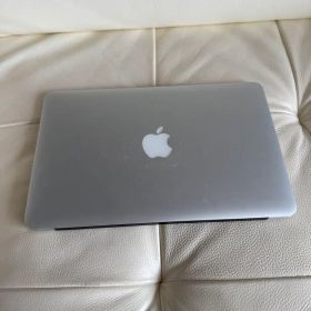 MacBook Air 11インチ / 初期化済 / 充電器あり