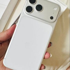 Iphone 17 Pro Max シルバー