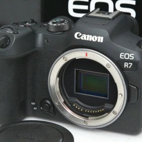 【中古】【美品】キヤノン EOS R7 ボディ CA01-R3318-3X2 Canon RFマウント APS-C 5軸手ブレ補正 EVF 中古