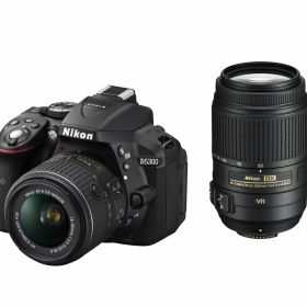 【中古】【非常に良い】Nikon デジタル一眼レフカメラ D5300 ダブルズームキット ブラック 2400万画素 3.2型液晶 D5300WZBK