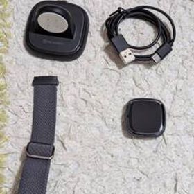 Fitbit Sense2 本体、充電器