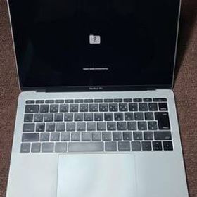 MacBook Pro 13-inch, Late 2016, Two Thunderbolt 3 ports ジャンク A1708 電源はいる 「？」マーク
