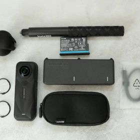 【美品】Insta360 X5 エッセンシャルキット レンズ交換セット・SD付き