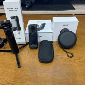 Insta360 X5 アクションカメラ 本体 付属品付き 美品 セット売り