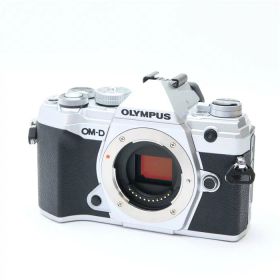 【中古】 《良品》 OM SYSTEM OM-5 ボディ シルバー [ デジタルカメラ ]