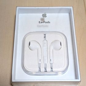 【未使用】apple 純正 イヤホン EarPods with Remote and Mic ミニプラグ 有線 MD827FE/A