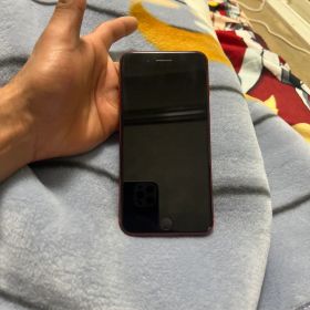 Apple iPhone 8 (赤) 背面ひび割れあり