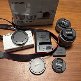 Canon EOS M200 ホワイト 本体とレンズ2本