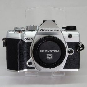 OM SYSTEM OM-5 ボディ 2037万画素(有効画素) マイクロフォーサーズマウント ブラック
