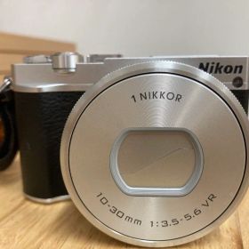 Nikon 1 J5 シルバーミラーレス一眼カメラ・SDカード16G付