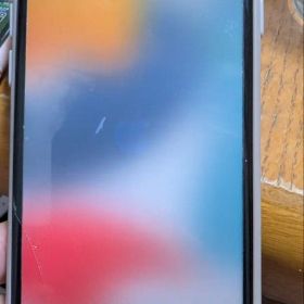 iphone7本体 ひび割れあり