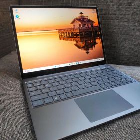 美品 Surface Laptop Go3 i5/8GB/256GB