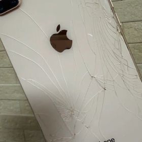 Apple iPhone 8 Plus 本体