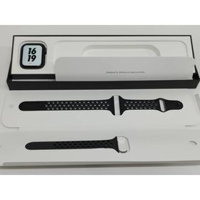 Apple Watch Nike SE 第1世代/GPS/44mm/A2352/スペースグレー〈MYYK2J/A〉 (2)