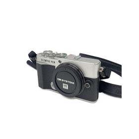 OM SYSTEM(OLYMPUS)◆デジタル一眼カメラ PEN E-P7 EZ レンズキット