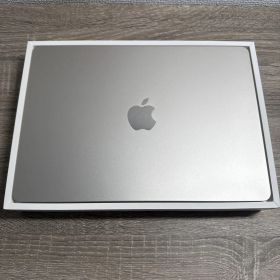 【美品】MacBook Air M2 2022 本体・箱・付属品・おまけ付き
