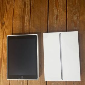 Apple iPad シルバー 第5世代 32G Wi-Fi 箱付き美品