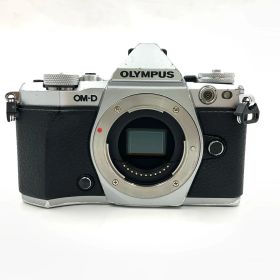 【最速発送】OLYMPUS デジタル一眼 OLYMPUS OM-D E-M5 Mark II ボディ [シルバー] シルバー【難有】