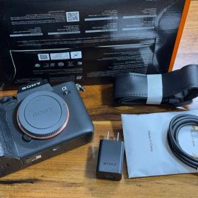 【美品】SONY α7 IV ミラーレスカメラ 本体
