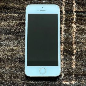 Apple iPhone 5s シルバー 本体