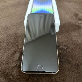 Apple iPhone SE (第3世代) ホワイト