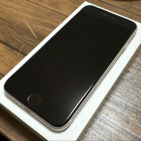 iPhone SE (第3世代) スターライト 本体