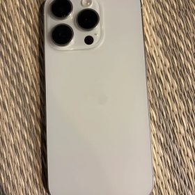 Apple iPhone 15 Pro ホワイト