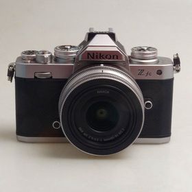 ニコン(Nikon)の【中古】(ニコン) Nikon Z fc 16-50 VR レンズキット シルバー(コンパクトデジタルカメラ)