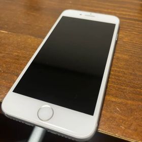 Apple iPhone 8 64GB シルバー SIMロックなし