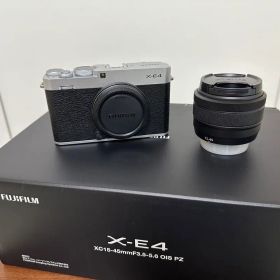 FUJIFILM X-E4(シルバー)＋レンズ(XC15-45mm)