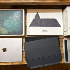 iPad pro 10.5 セルラーモデル、キーボード、充電スタンド等全部セット