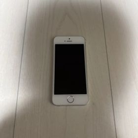 Apple iPhone SE 本体シルバー