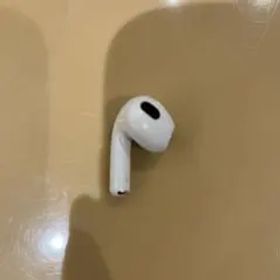 Apple AirPods MV7N2J/A