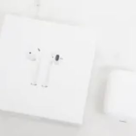 【中古】Appleアップル ワイヤレスイヤホン AirPodsエアポッズ 第2世代 MV7N2J/A