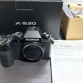 FUJIFILM X-S20